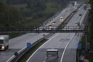 Víkendová úlitba pro kamiony na dálnici? Řidiči to budou obcházet, míní kritici - Seznam Zprávy